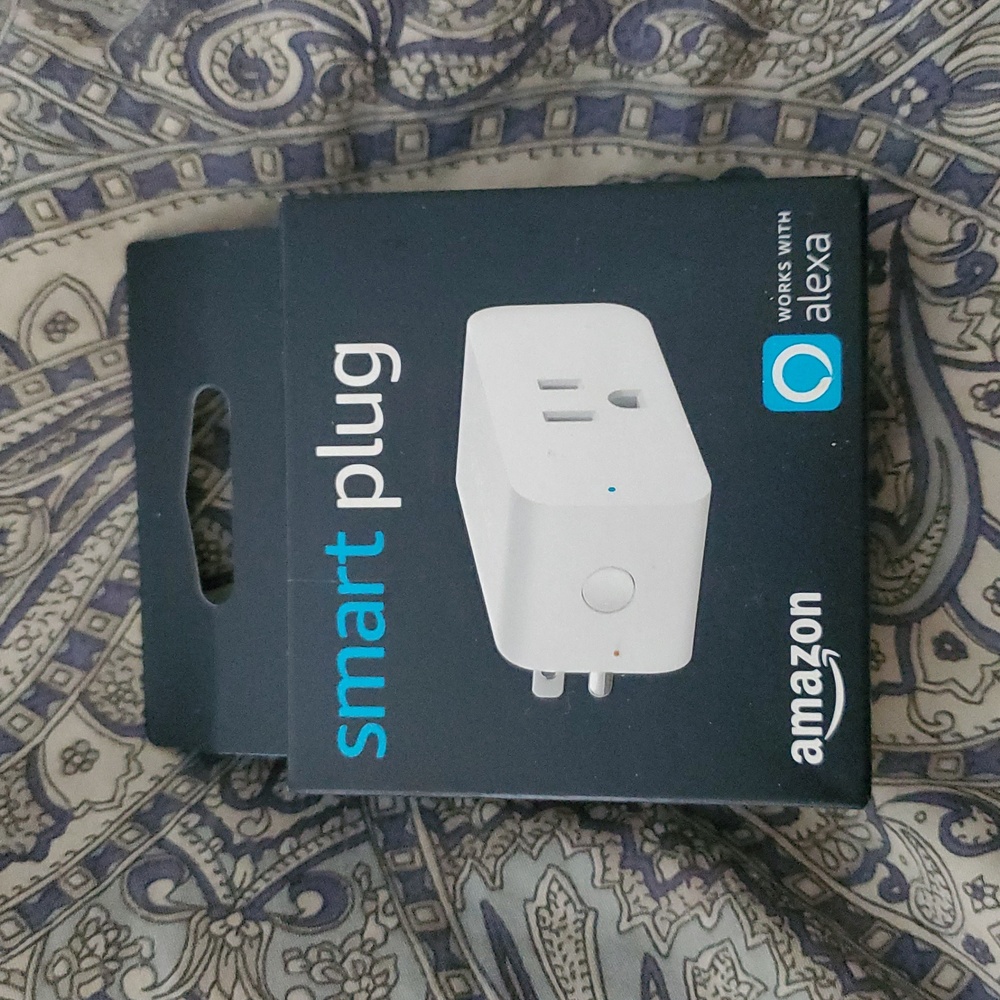 Amazon Smart Plug New - Picture 2 of 4